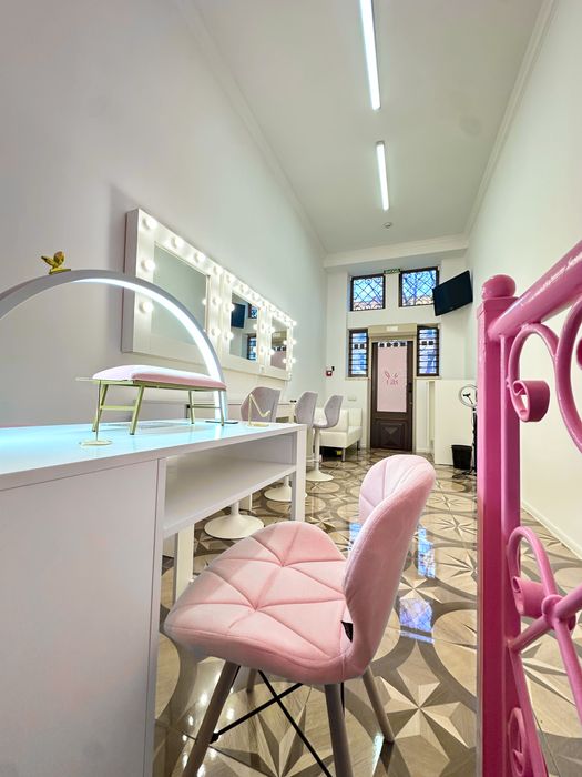 Оренда манікюр, візажний стіл, кушетка, педикюр Львів