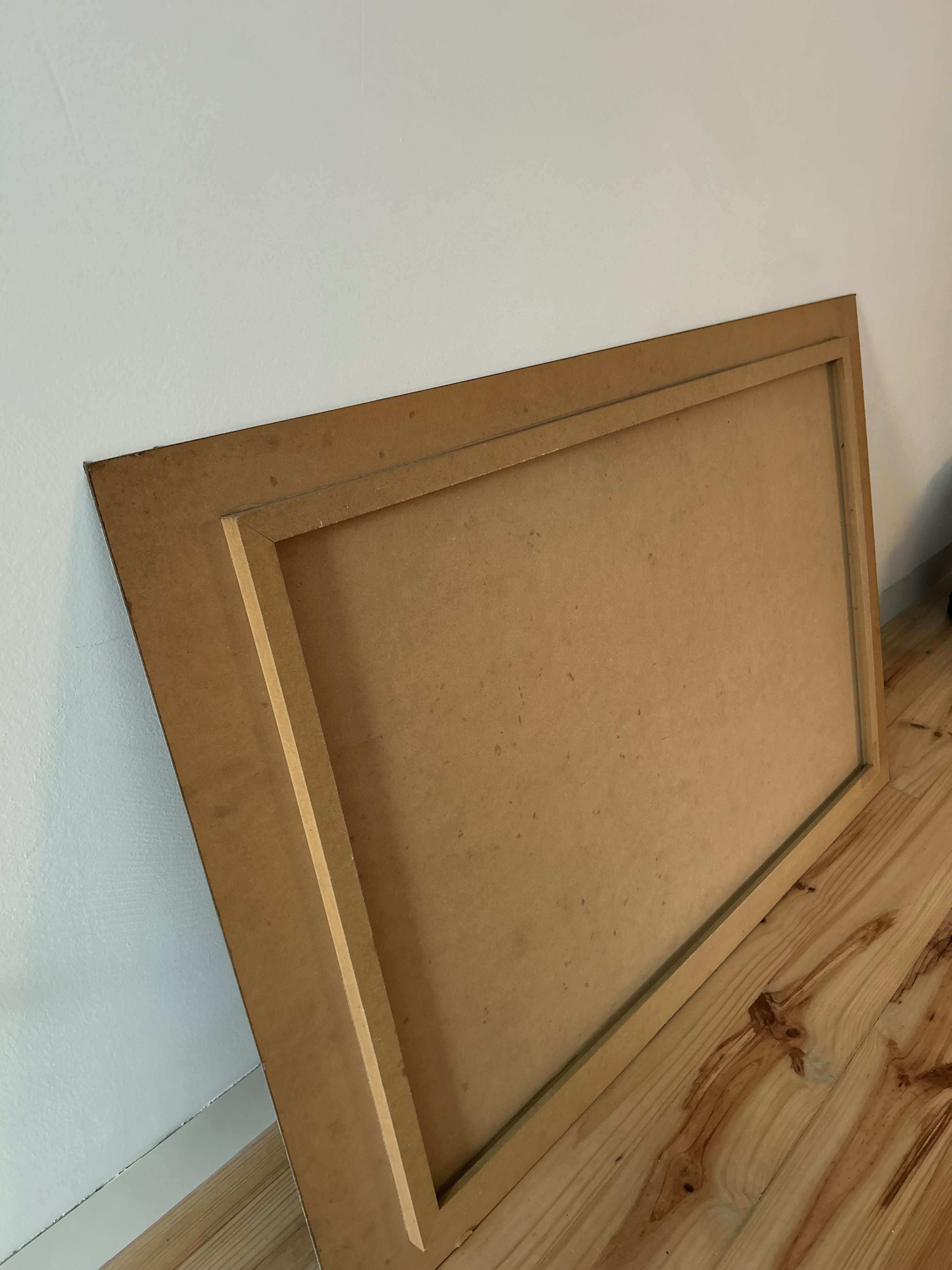 Quadro preto e branco com ponte