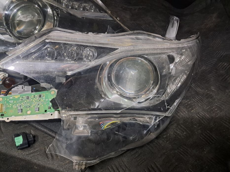Lampy xenon na części Toyota Auris 2 E18
