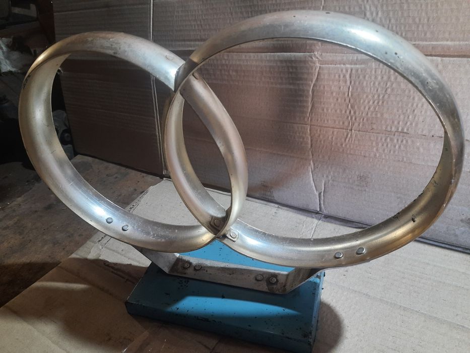 Весільні кільця,  на автомобіль..