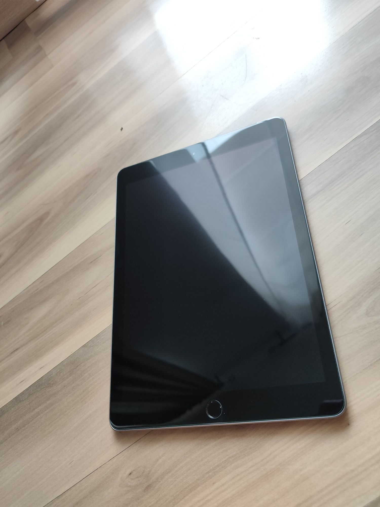 iPad generacja 6 128 GB stan idealny z etui i pudełkiem