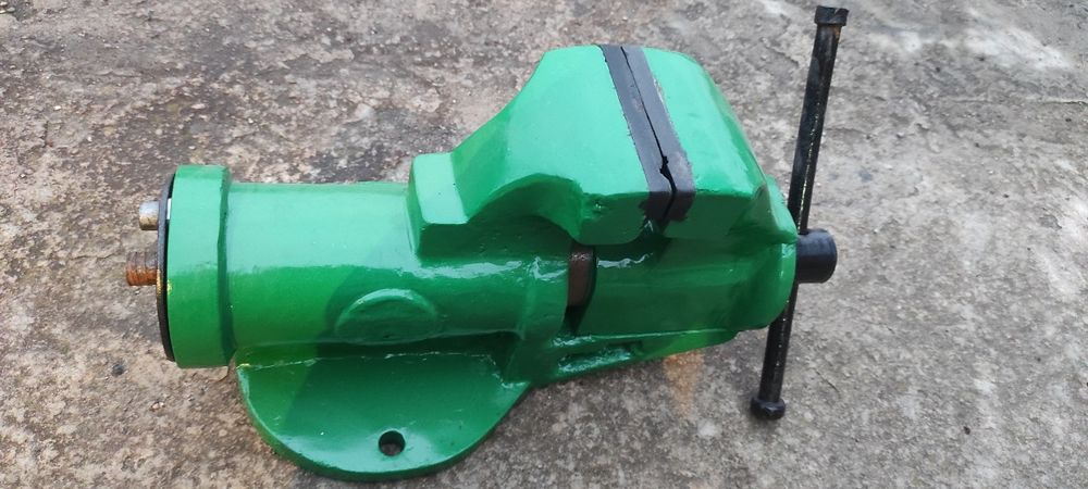 Продам слесарные тисы