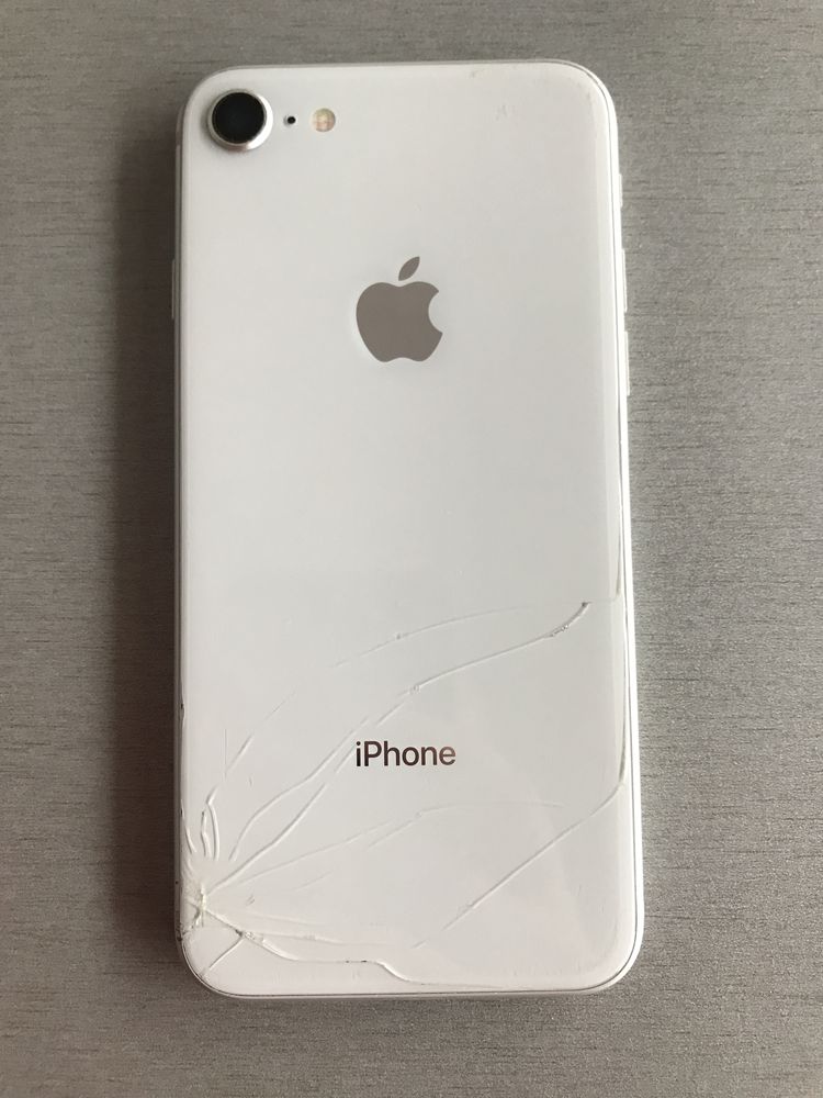 Iphone 8/64GB з Netflix та багатьма купленими Іграми