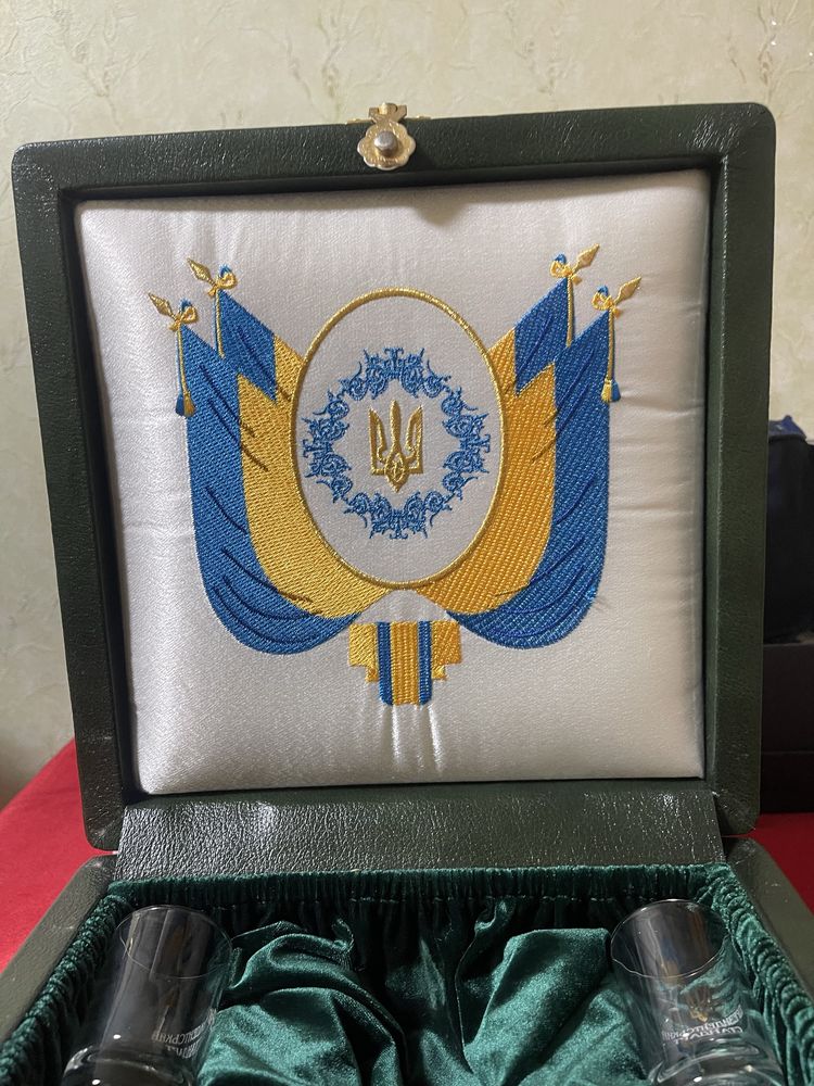 Подарункова музична скринька Непоборна