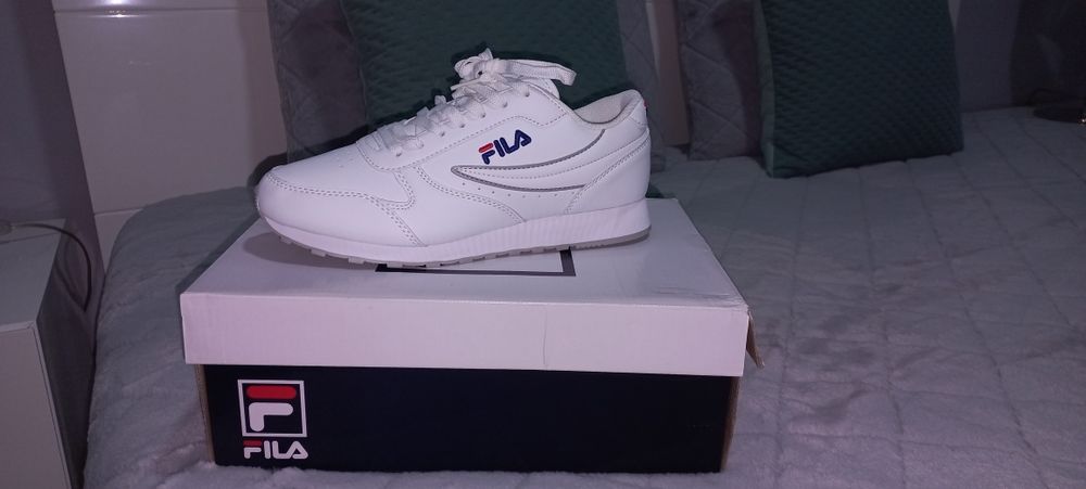 Sapatilhas semi-novas