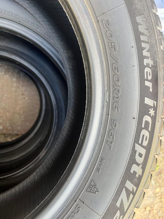 продам зимнюю резину 205/60/R16