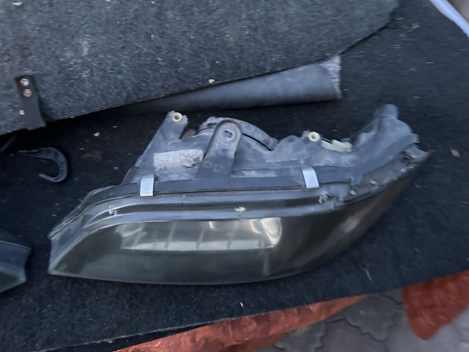 mitsubishi space star фари передні 2000-2004