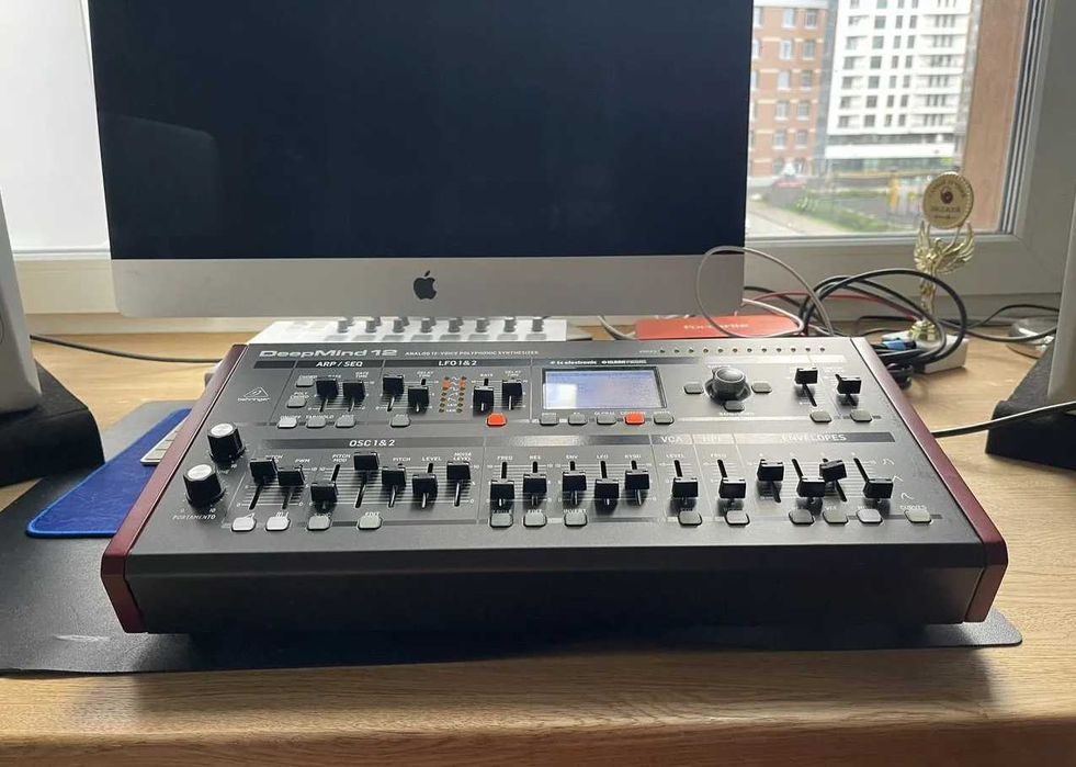 Analogowy syntezator polifoniczny DeepMind 12