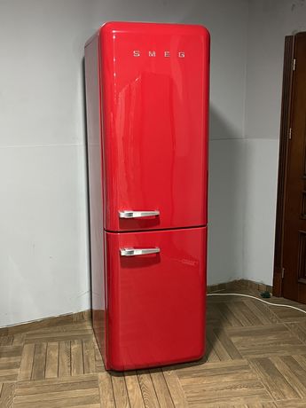 Холодильник SMEG FAB32RRD5 Червоного кольору 2020 року ІДЕАЛ
