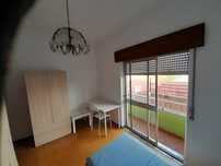 Alugo quarto com varanda só para Senhoras