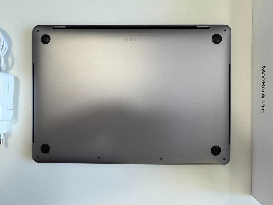 MacBook Pro 13" (2019) 2.4GHz i5 | 16GB RAM | 500GB64297959619458124