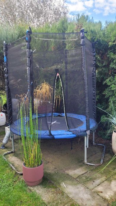 Trampolina ogrodowa mała