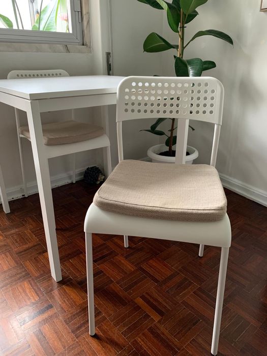 Baixámos o preço! Cadeira “ADDE”, com coxim antiderrapante, como nova.