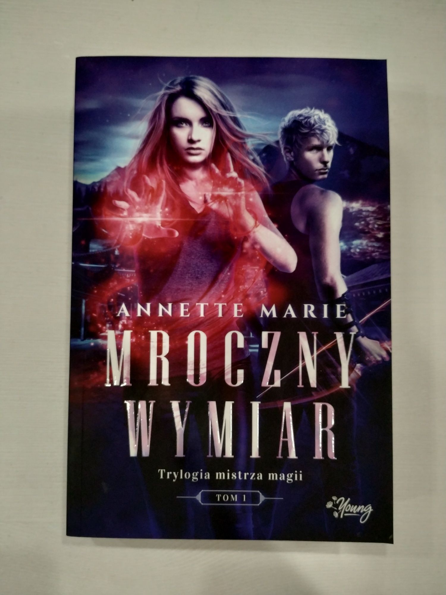 Mroczny wymiar Annette Marie