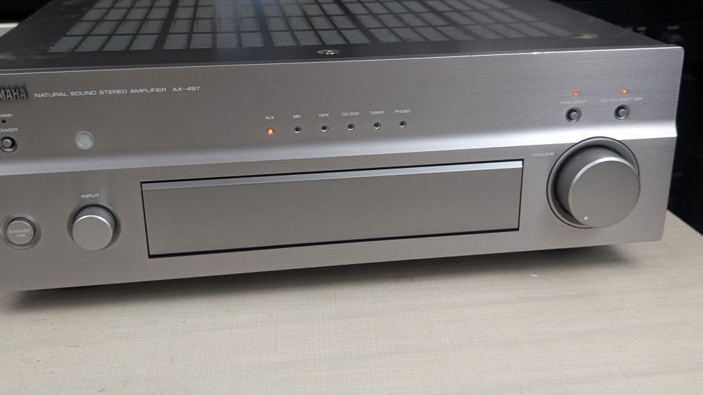 Yamaha AX-497 Flogowy model wzmacniacza stereo