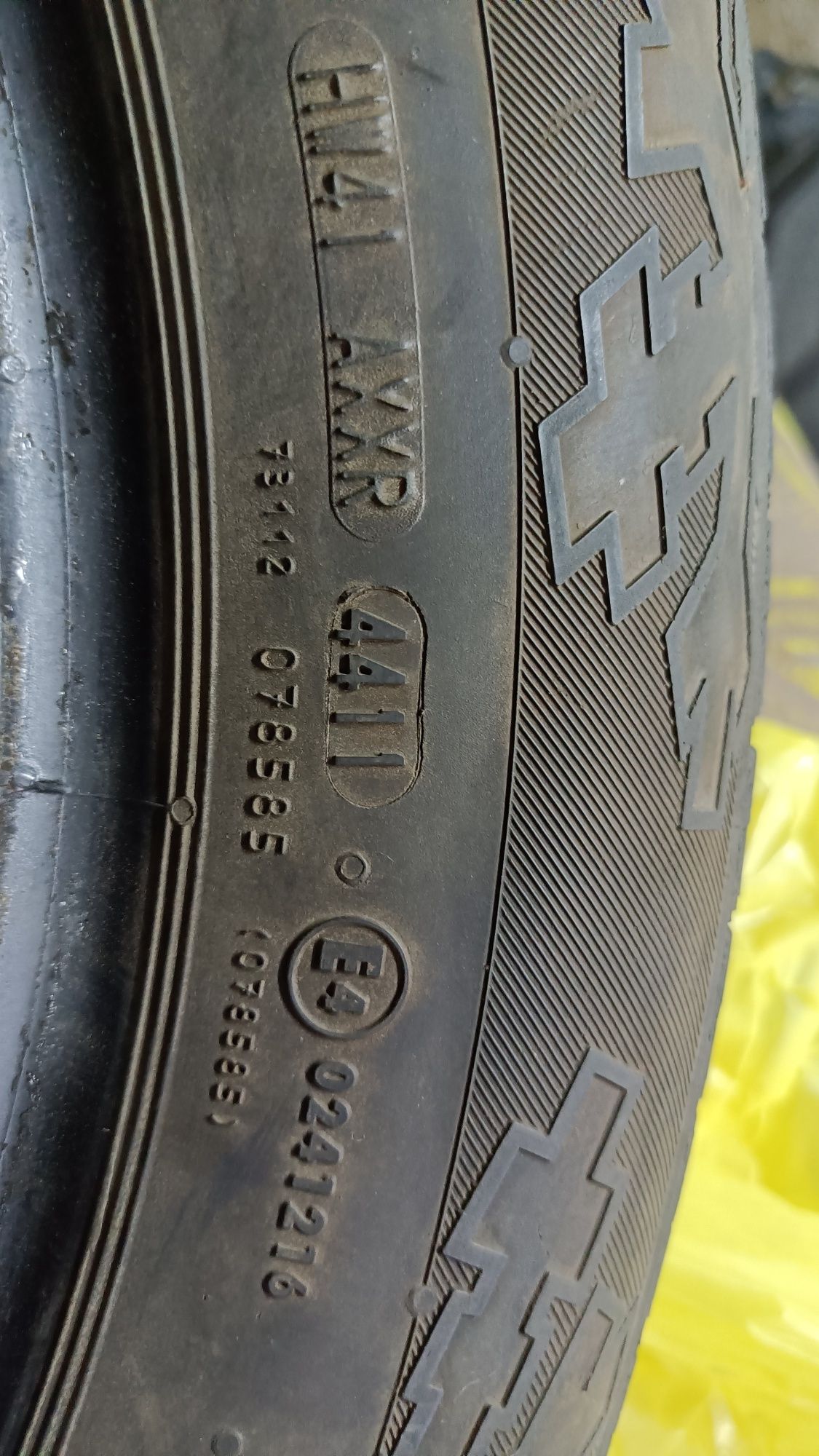 Продам зимову гуму 225/60 r17