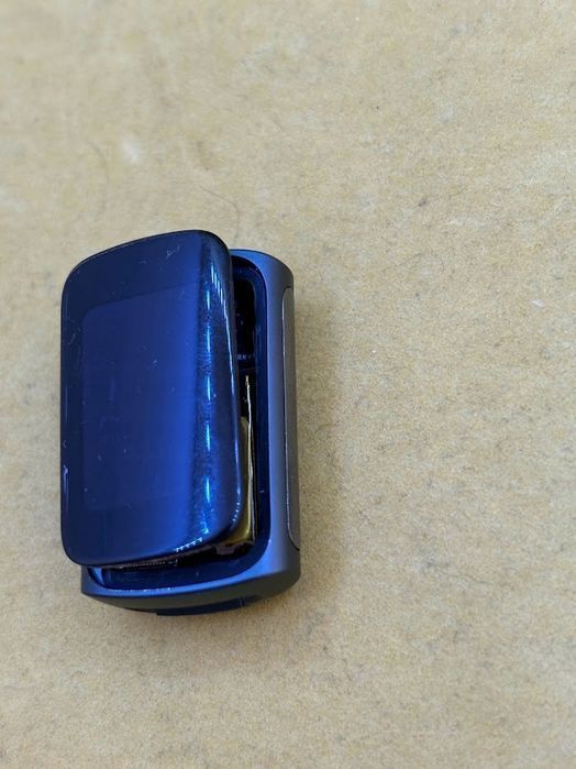 smartband fitbit charge 5 czarny uszkodzony opis