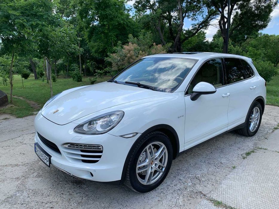 Porche Hybrid спорткар.