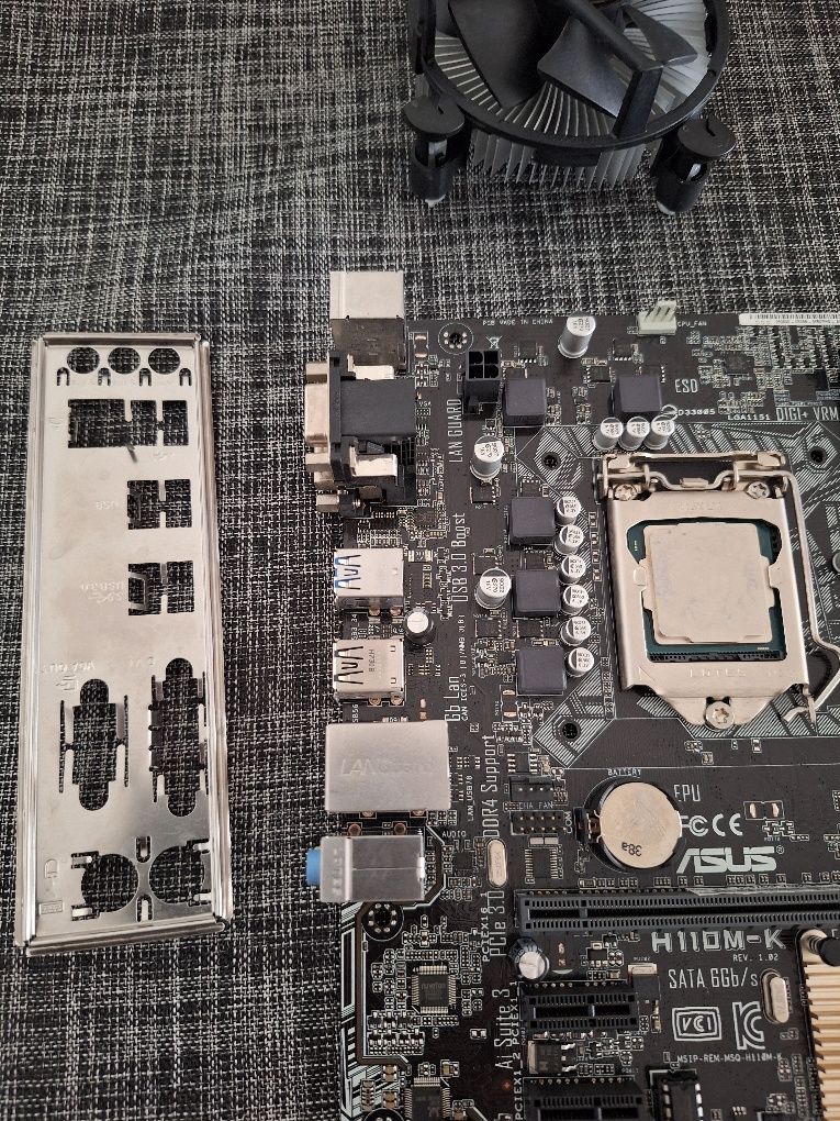 Motherboard asus H110 M-K com processador  I3  7100