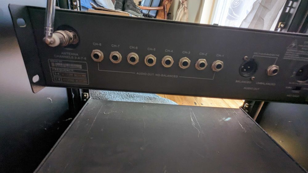 Futinx E-8008 - System bezprzewodowych mikrofonów - Sprawne