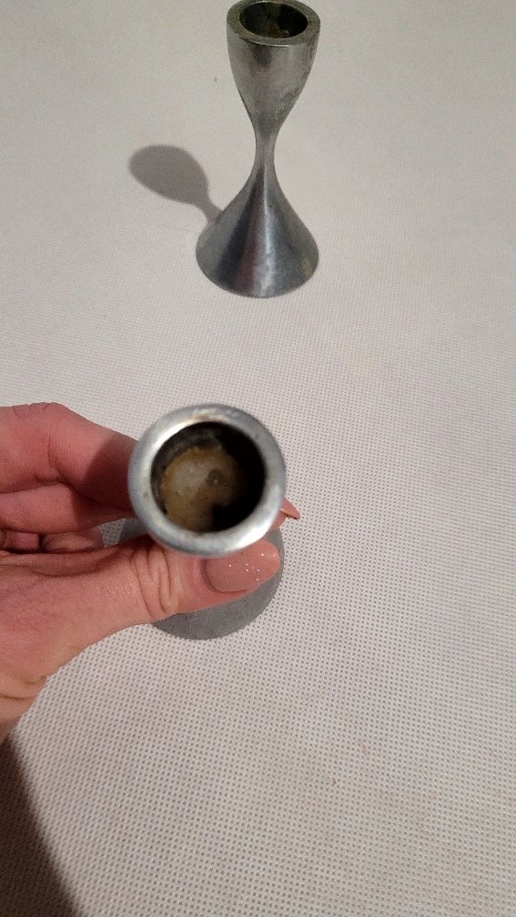 Dwa świeczniki, wysokość 10 cm