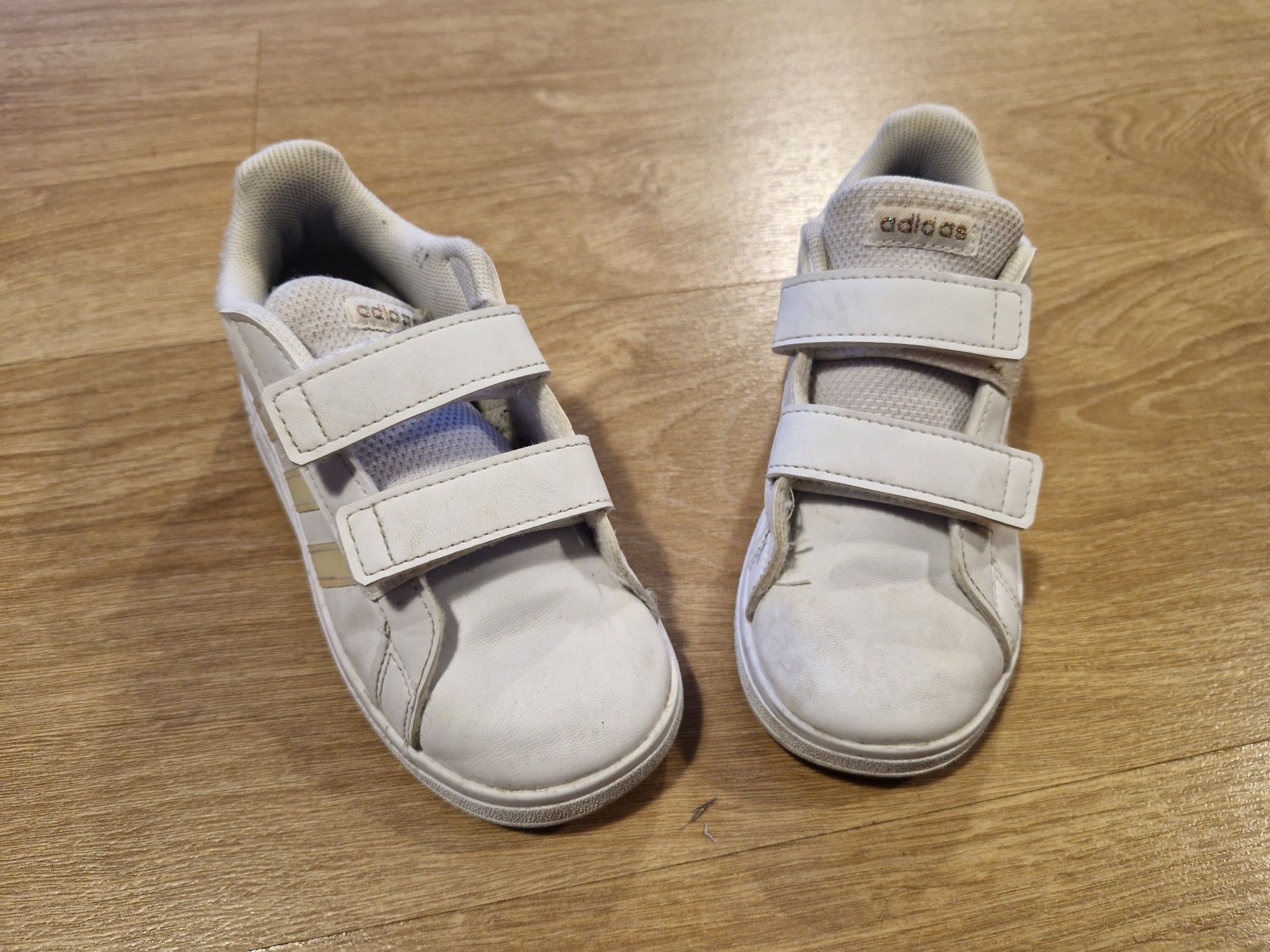 Ténis Adidas de menina 27