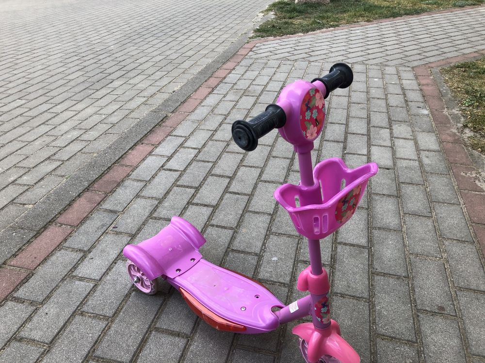 Rowerek dziecięcy z daszkiem plus gratisy - wózek Smoby i hulajnoga.