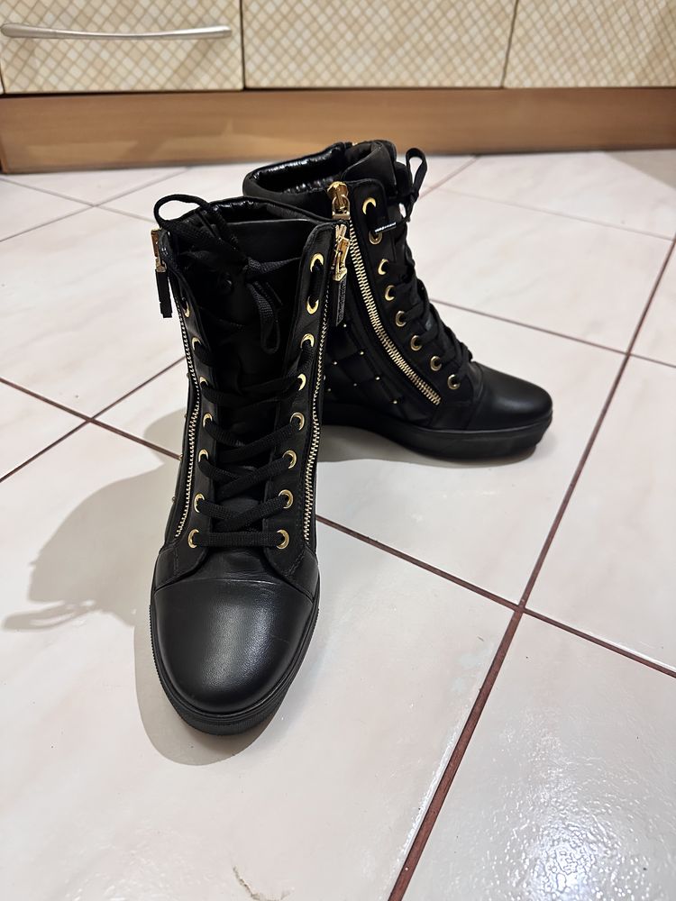 Ботинки черные кожаные Baldinini 37й размер