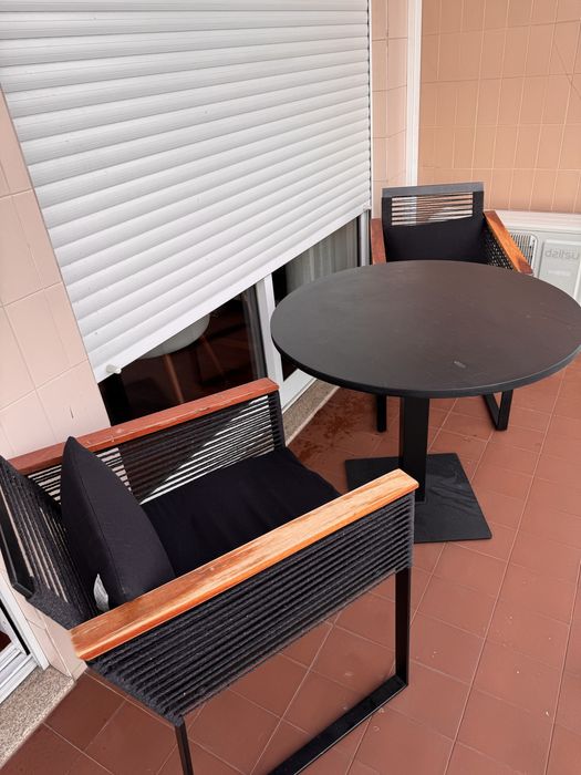 Conjunto de mesa com duas cadeiras para exterior