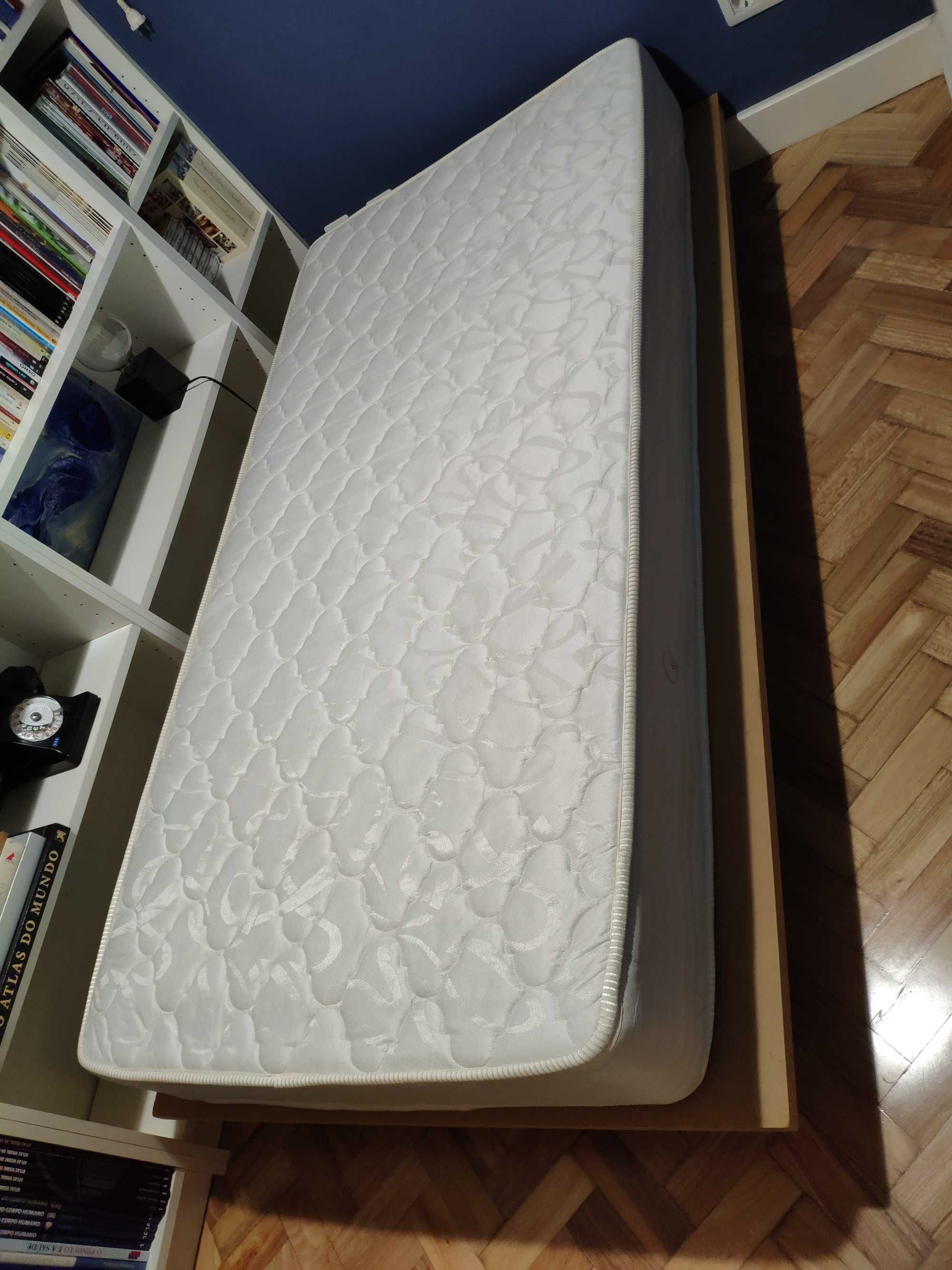 Colchão ortopédico de solteiro em bom estado | 183x88 cm
