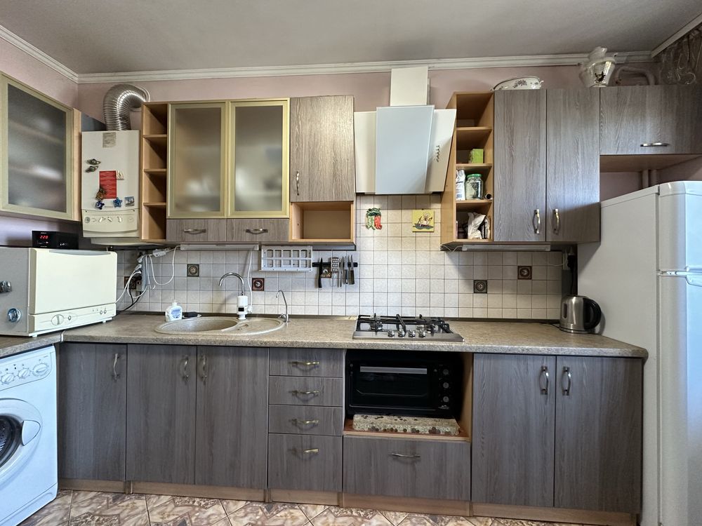 продаж 3 кімнатної квартири в центрі міста.Можна під  державні програм