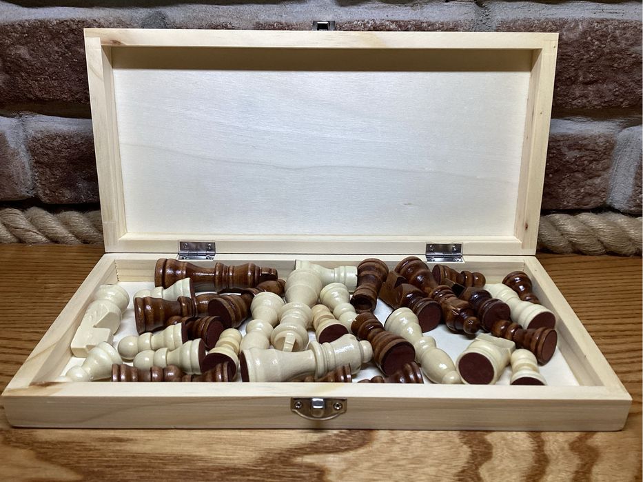 Шахи шахматы дерев'яні  Нові! розмір дошки 30х30см