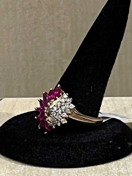 Złoty pierścionek pr585, cyrkonie z rubinami, rozm 19,4.39gr/Komis