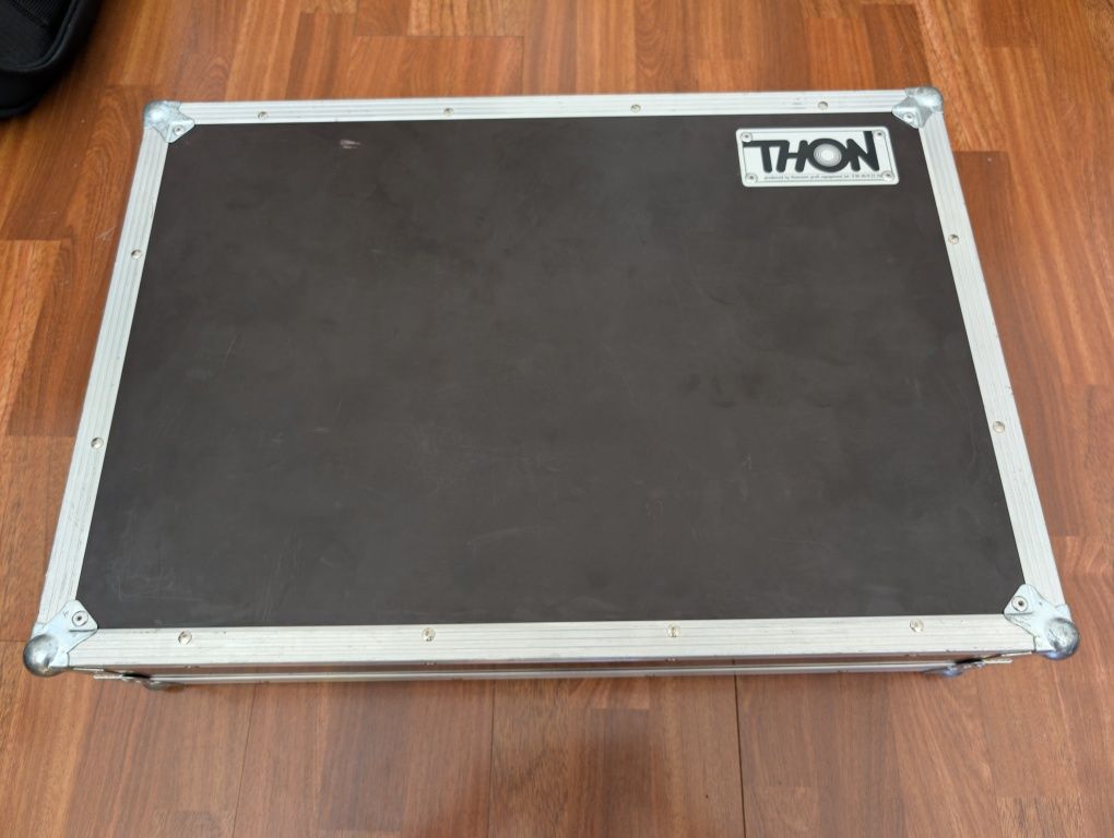 Fractal FM9 Turbo mk2, Hotone Ampero II Press, Case Thon