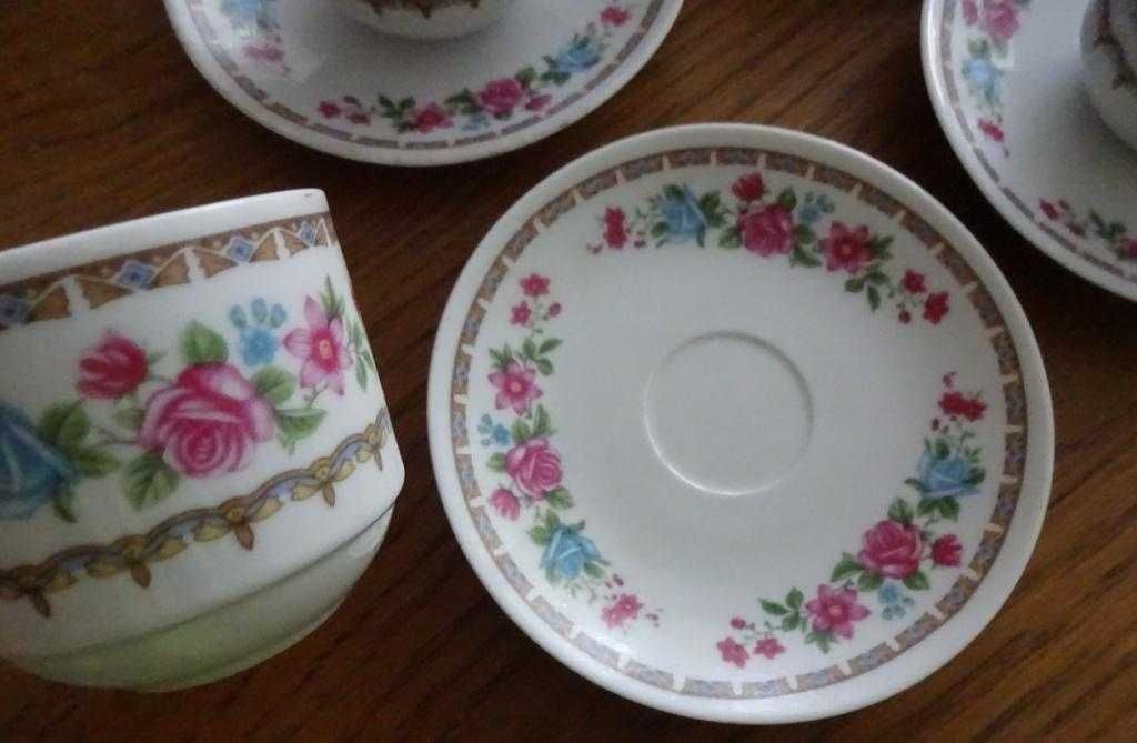 Filiżanki I Talerzyki Kolorowe, Małe - Porcelana Chińska - Stare