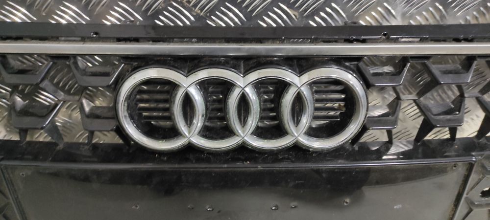 Grill atrapa zderzaka przedniego Audi A1 S1 2018- 82A