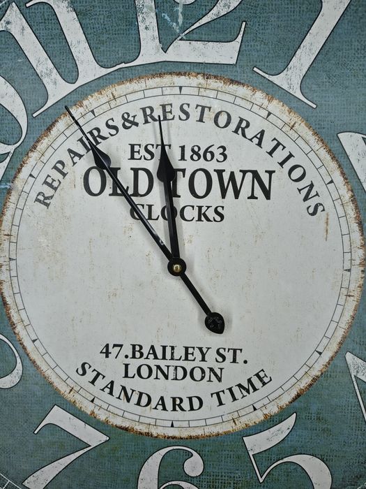 Duży zegar ścienny w stylu retro – Old Town Clocks, 47 Bailey