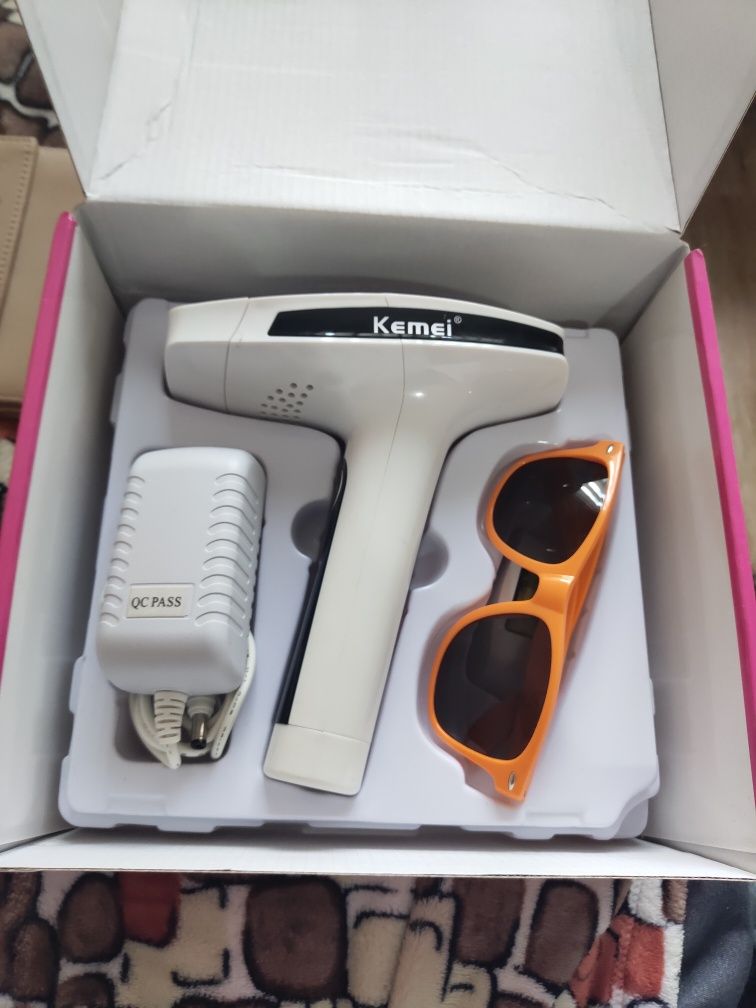 Епілятор портативний лазерний фотоепілятор Kemei KM-6812 для обличчя й