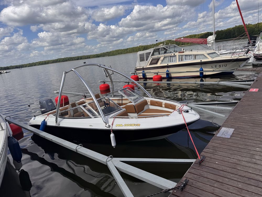 Motorówka Yacht motorowy Rinker Captiva zaburtowy Yamaha 100