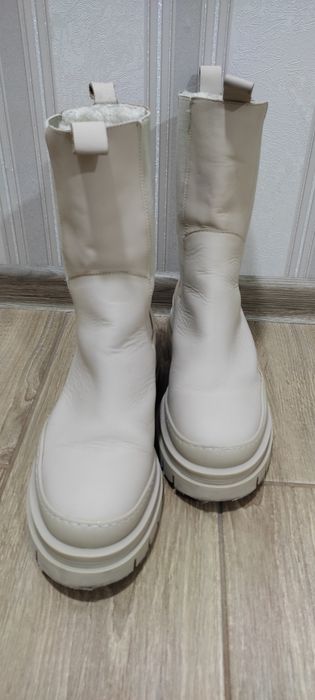 Жіноче зимове взуття