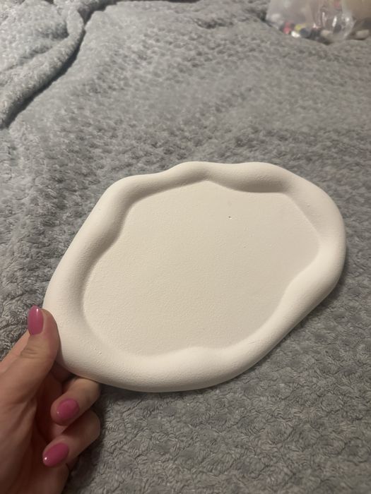 Dekoracyjna podstawka z gipsu