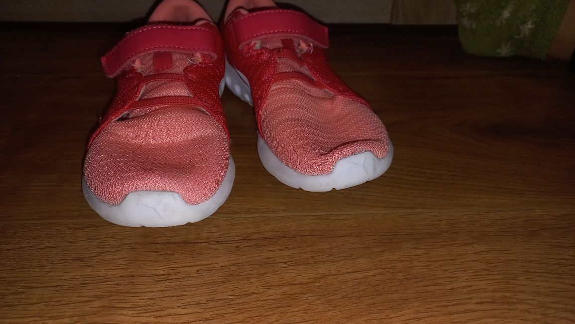 Кросівки nike для дівчинки