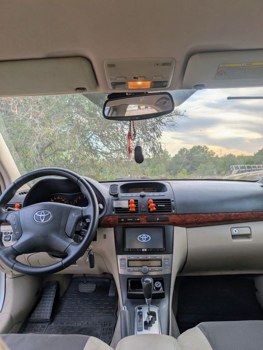 Продам машинуToyota Avensis