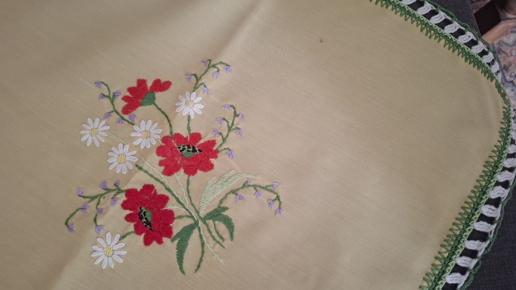 Serweta na stol haftowana hand&made