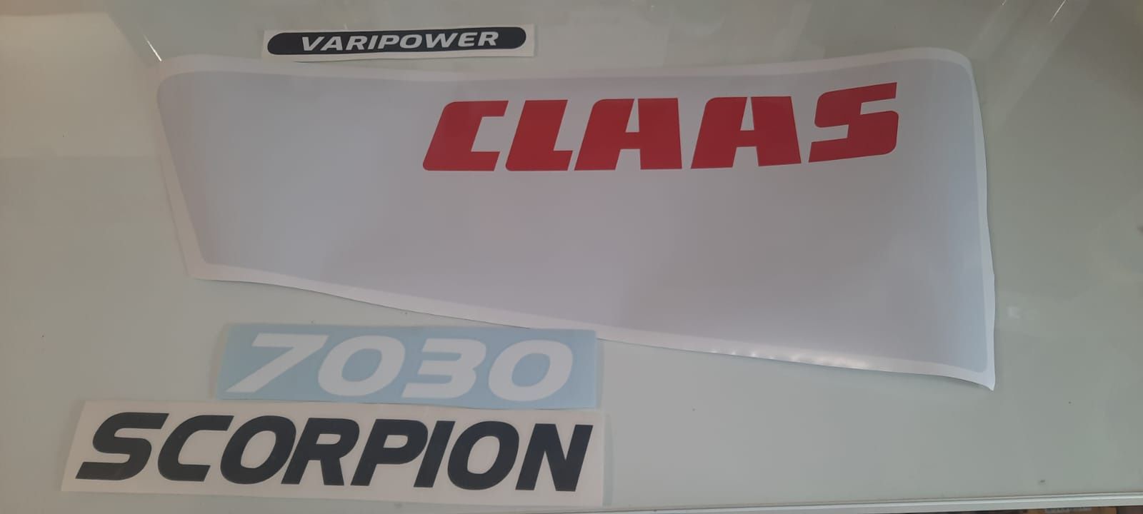 Naklejki claas scorpion maska osłona silnika 9040 scorpion 7030