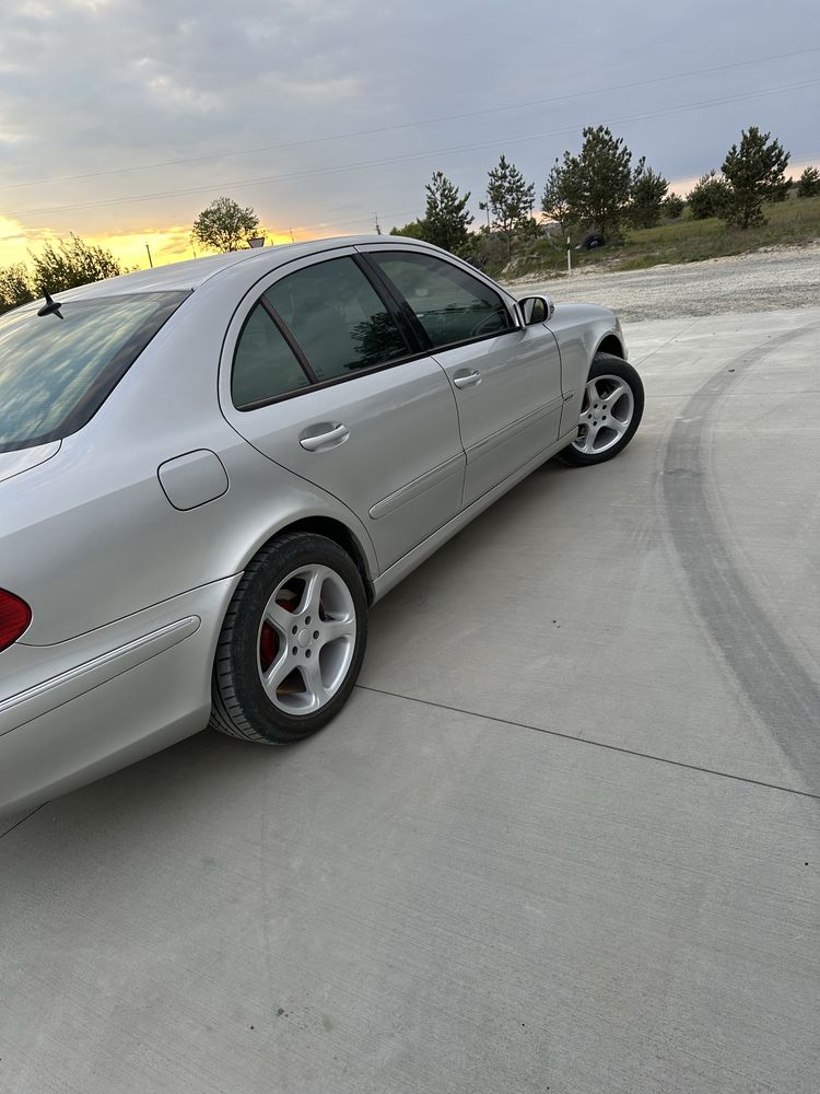 Мерседес е220 w211 2.2cdi