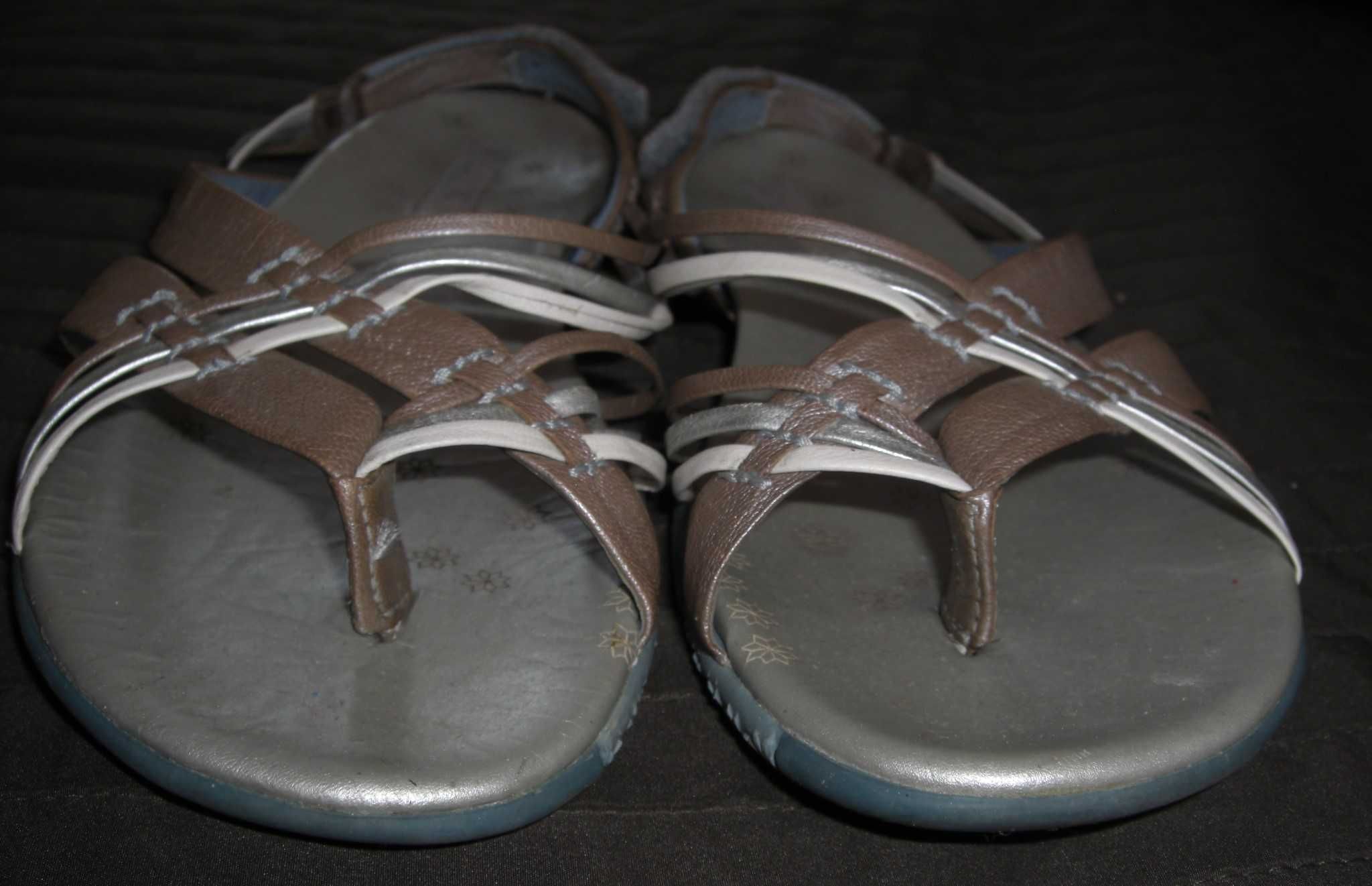 CLARKS świetne sandały skóra japonki rzep r. 39,5 srebrne beżowe