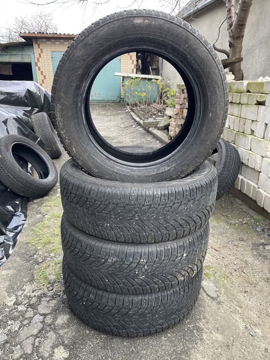 Nokian 235/60 r18 комплект зима