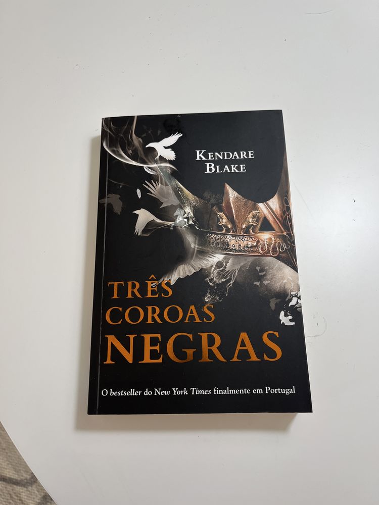 Livros da coleção “Três Coroas Negras”