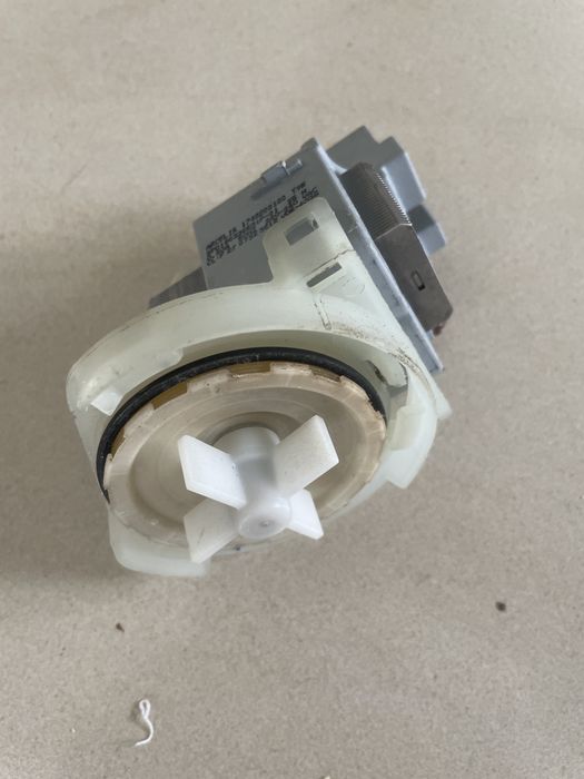 Silnik pompy odpływowej do zmywarki Beko DIN48533